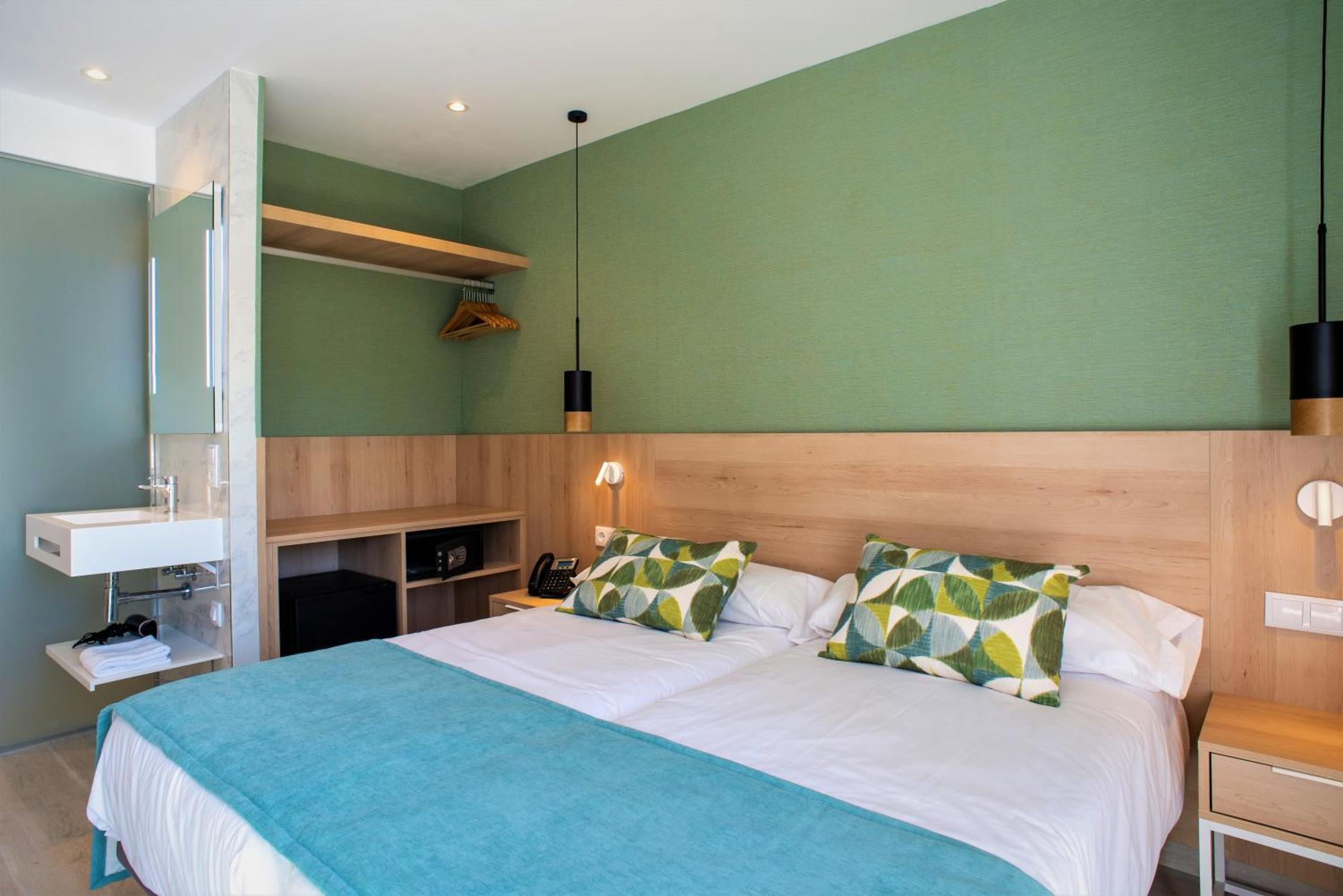 Standard Double Room,1284110668:JPEG
